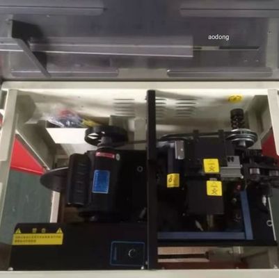 Caixa elétrica da caixa que prende com correias o consumo de potência da máquina 0.34KVA